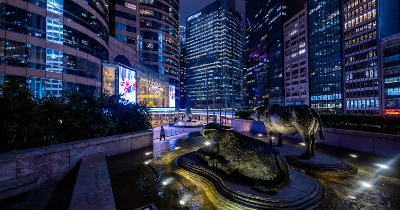 Alerta no Mercado: Índice Hang Seng China Enterprises beira o mercado de urso após dados de consumo decepcionantes