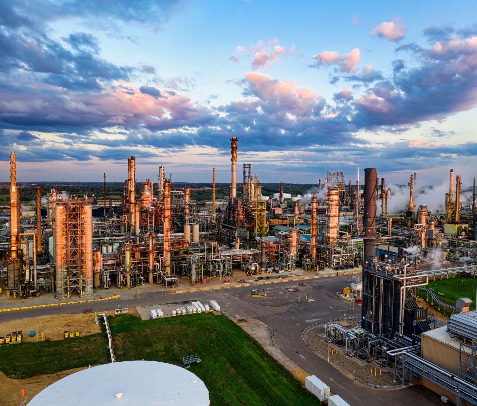 Oil Surge: Middle East Tensions Drive Brent Up, Impacting Petrobras and PRIO