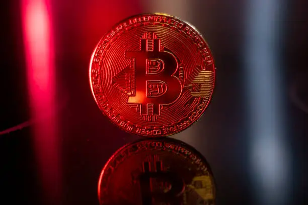 Alerta de Queda: Bitcoin Rompe Triângulo e Vendedores Assumem o Controle do Mercado