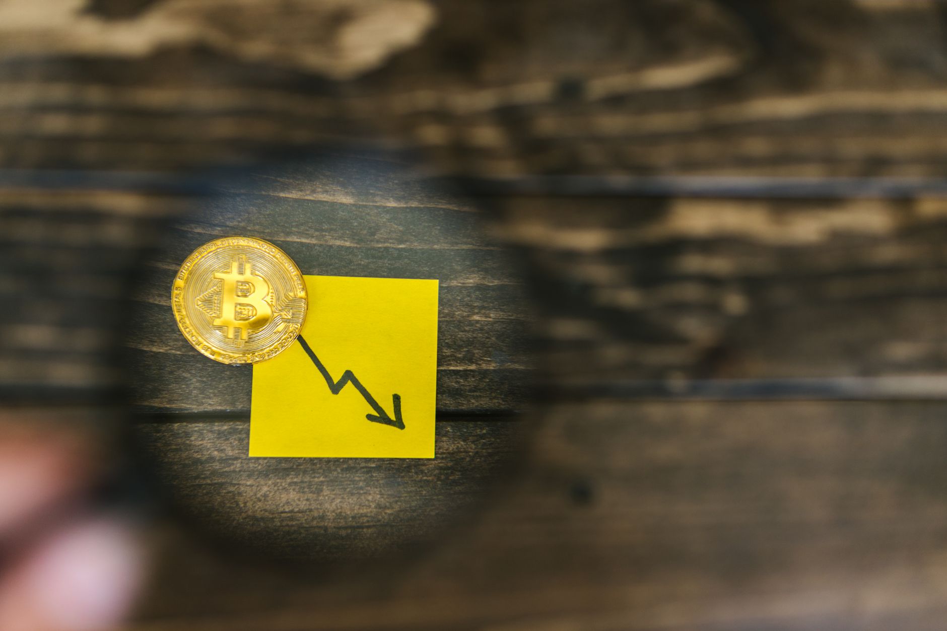 Alerta Vermelho: Bitcoin entra em sequência de queda e o que está derrubando o mercado?