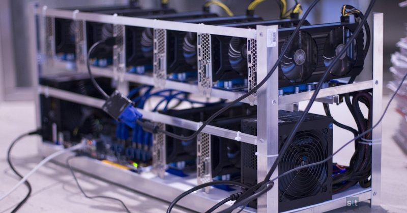Analista prevê alta de 55% nas ações da Riot Platforms com acordo de US$9B com a Anthropic