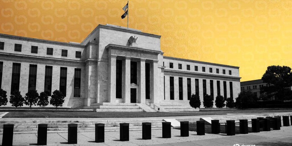Bitcoin despenca para US$ 64k: O fator FOMC ou a influência de Michael Saylor?