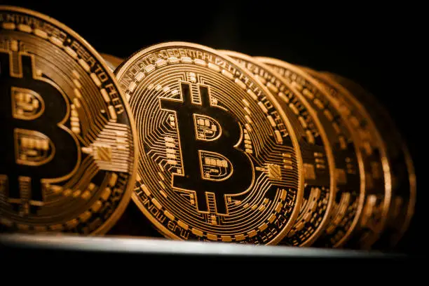 Bitcoin em Alerta: Queda de Preço Pode Forçar Reset de Lucratividade no Mercado