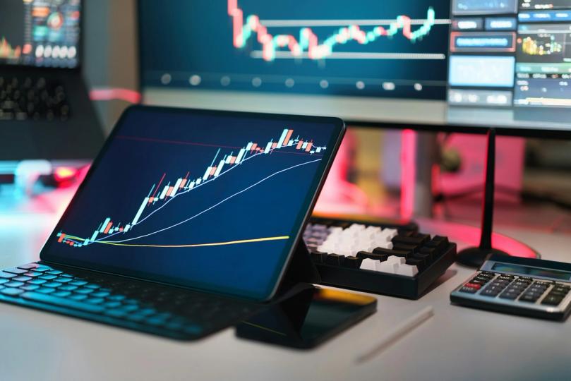 Bitcoin estagnado em US$ 64.000: A 'tempestade perfeita' dos ETFs está travando o mercado?