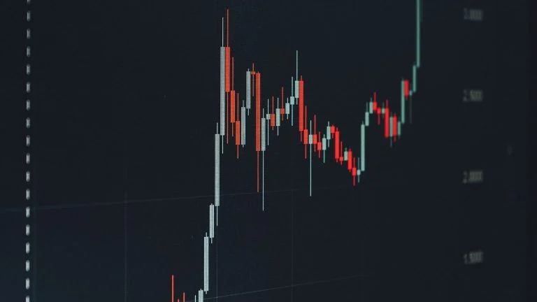Bitcoin reage e liquida $320 milhões em Shorts em apenas 15 minutos