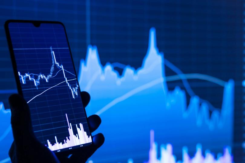 Bitcoin Bullish Signal: Key Momentum Gauge Flips Green, Setting Stage for Uptrend