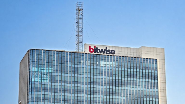 Bitwise CIO: Crypto Can Survive CLARITY Act Failure, But Not the Wait