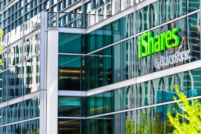 O Plano de BlackRock: Novo Fundo de Bitcoin para Gerar Renda Passiva