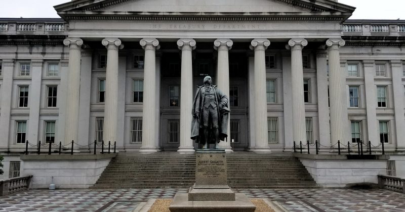 O Boom da Dívida dos EUA: Por que o apetite estrangeiro pode abalar o mercado de cripto