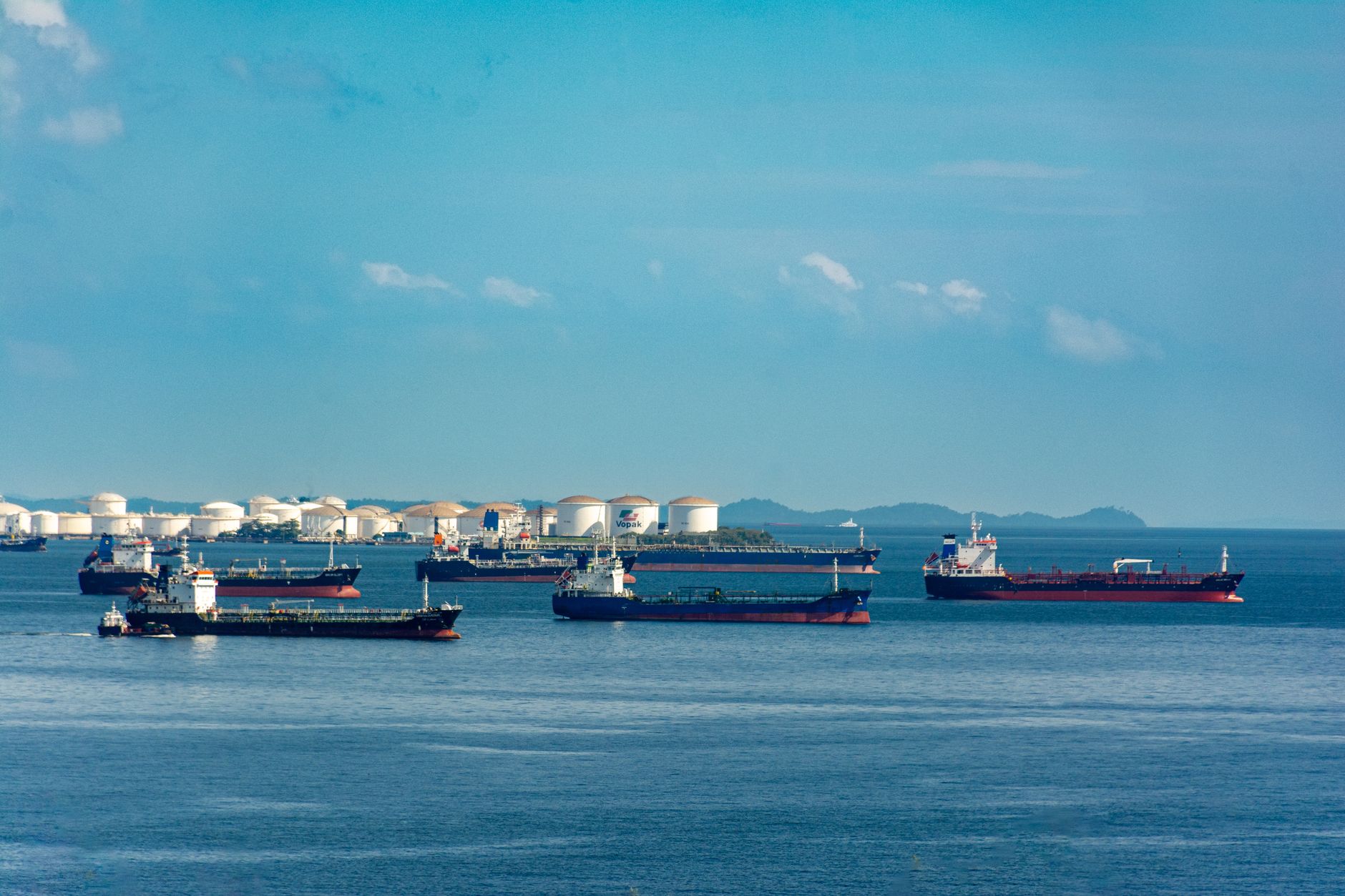Hormuz Strait Under Fire: US-Iran Tensions Send Oil Prices Surging