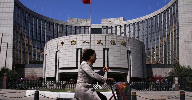 China desafia o dólar: Nova facilidade de liquidez em yuan visa dominar bancos centrais globais