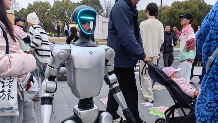 China Envia 5.500 Robôs Humanoides e Desafia EUA na Corrida pela IA
