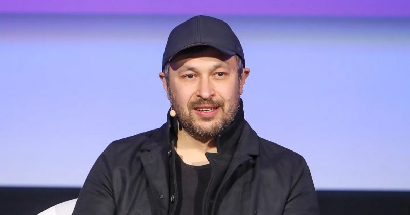 Solana Co-Founder Backs AI Firms in Massive Copyright Battle Over Public Data