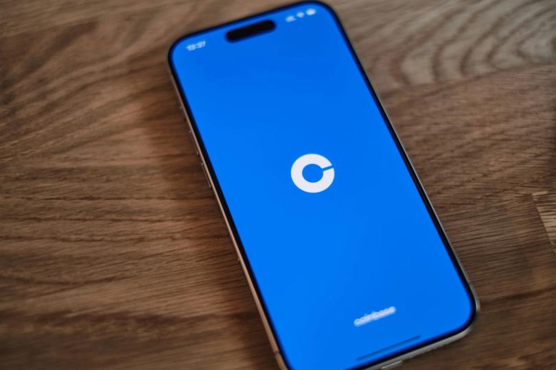 Coinbase Breaks Barriers in the UK: Now Authorized to Offer Stocks and Traditional Investments