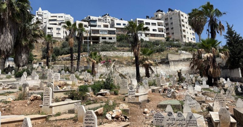 Israeli Settlers Storm Nablus with Military Escort as Tensions Escalate