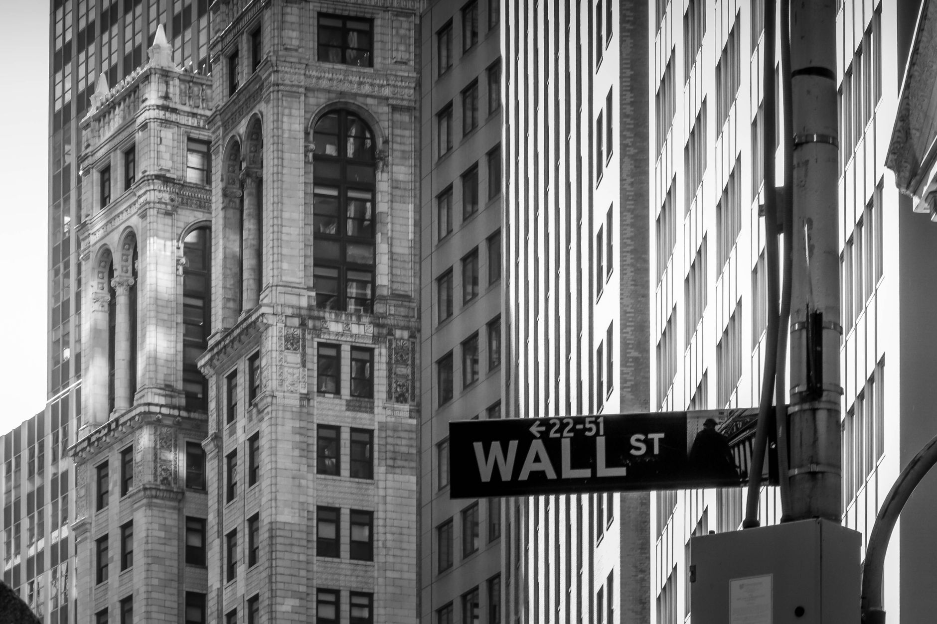 O Alerta de Jamie Dimon: Por que o CEO do JPMorgan está fugindo de ações e títulos agora