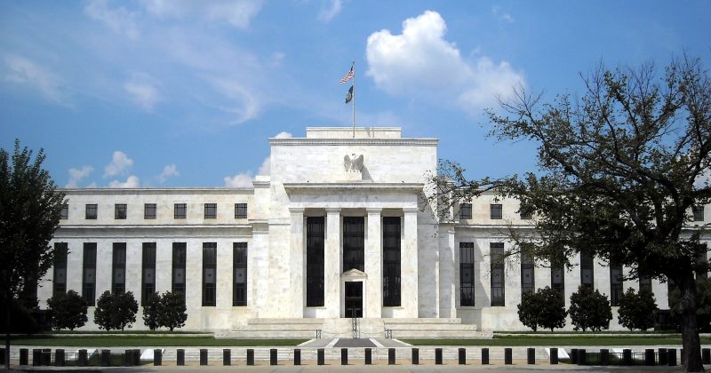 Dívida das famílias dos EUA cai US$13 bi no 2º trimestre de 2026, primeira queda desde 2020