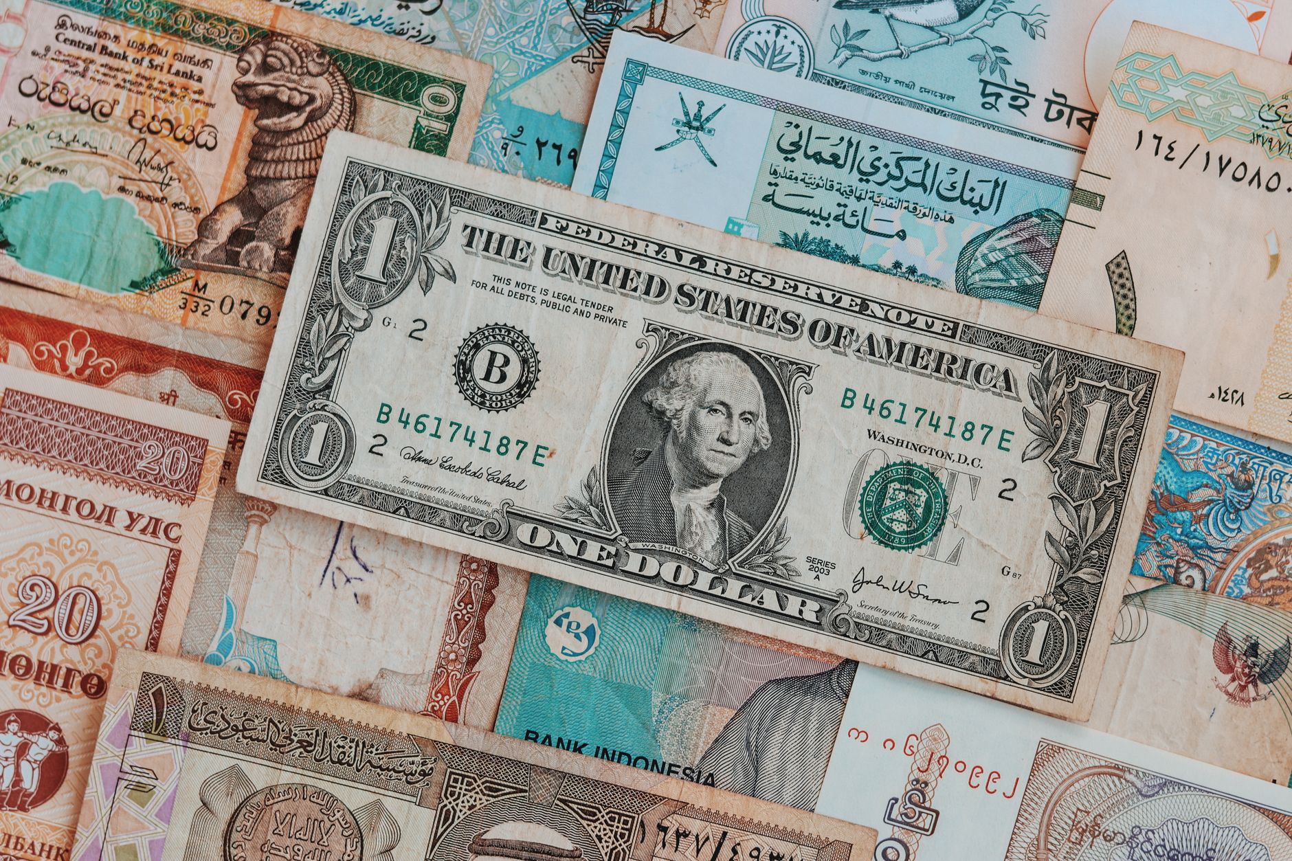 Dólar Travado em R$5,08: Conflito no Oriente Médio Freia Variação Cambial