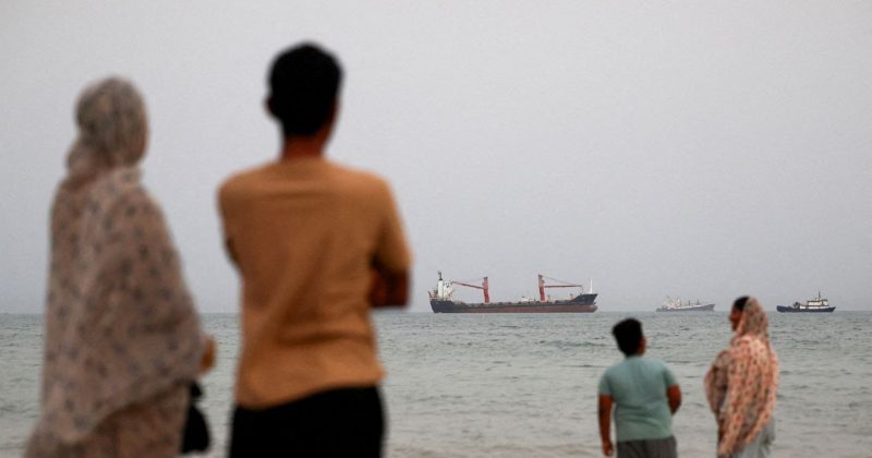 Drone atinge petroleiro no Estreito de Hormuz, eleva riscos globais