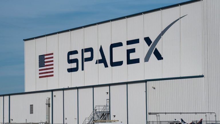 Elon Musk prevê receita de US$ 1 trilhão para a SpaceX: O plano para fundir Tesla e SpaceX?