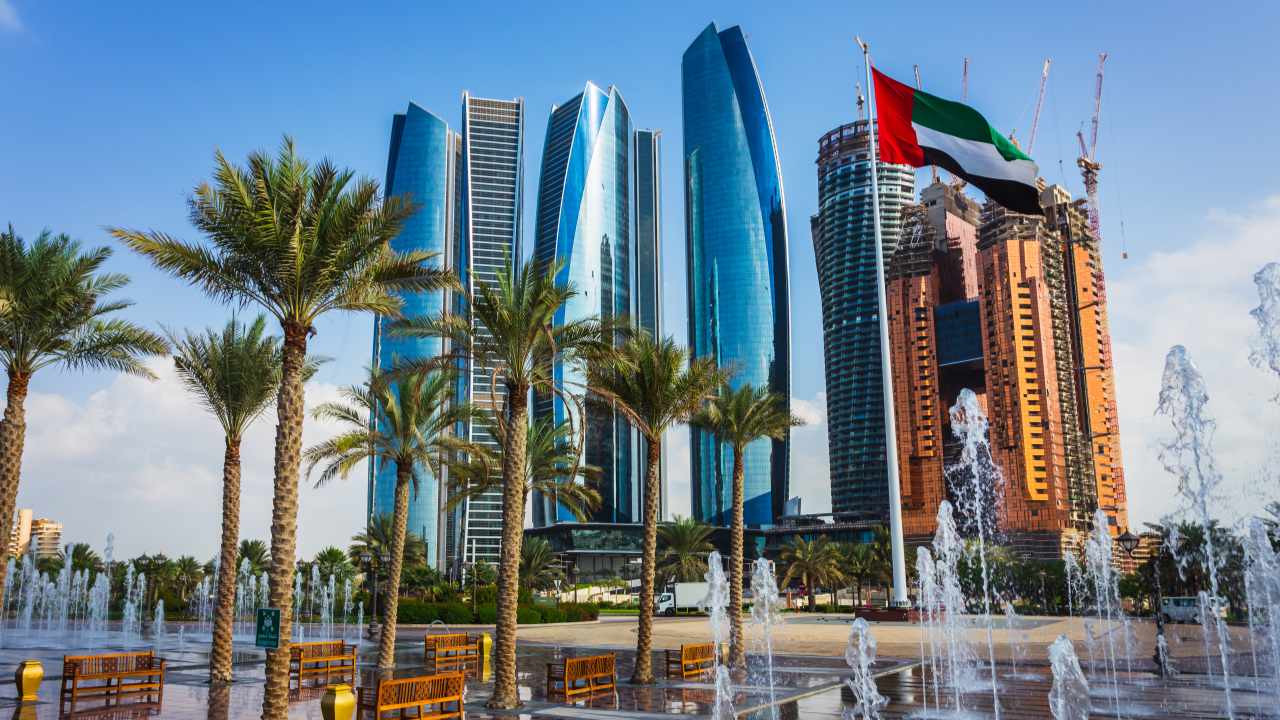 Emirado de Abu Dhabi se torna paraíso global para criptomoedas com regulamentação clara