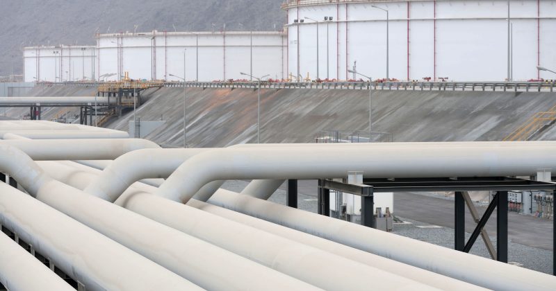 Estratégia de Sobrevivência: Emirados Árabes Unidos planejam eliminar dependência do Estreito de Ormuz
