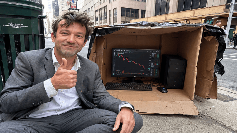 A Estratégia do Erro: Por que 'Comprar Alto e Vender Baixo' está Dominando o Mercado