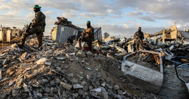 Ex-chefe de reféns afirma que desarmamento do Hamas poderia ter antecipado o fim da guerra em Gaza