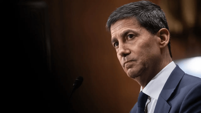 No Safety Net: Fed Chair Warns Crypto and Stablecoins Are on Their Own
