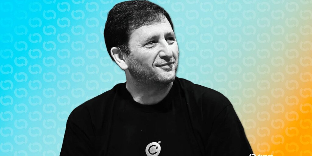 Fim da linha para Alex Mashinsky: CFTC impõe banimento permanente de negociações após fraude na Celsius