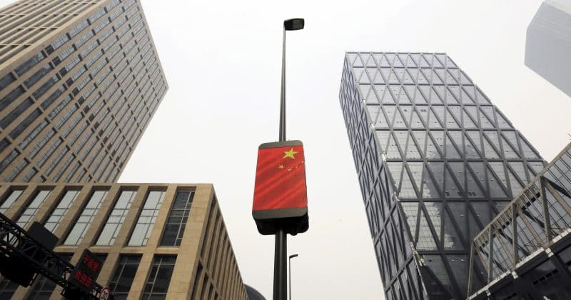 Alerta Vermelho: Fitch rebaixa nota da China e aponta riscos fiscais além do esperado