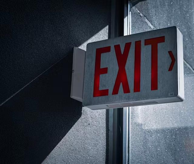Fuga de Capitais: Investidores abandonam ETFs de Bitcoin e Ether em favor de XRP e HYPE