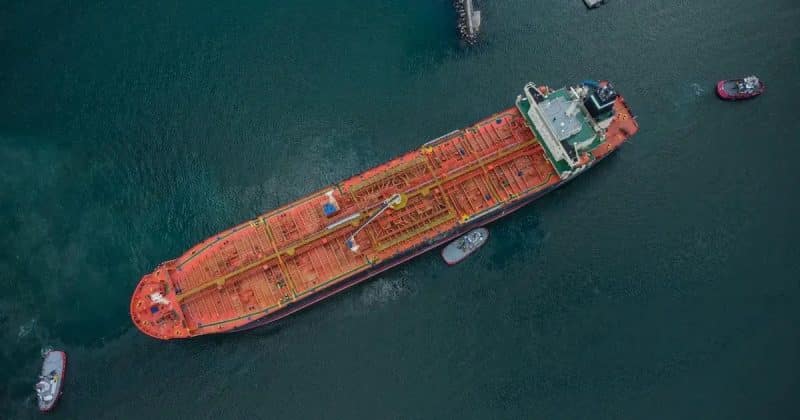 Geopolítica em Movimento: Petroleiros Iranianos Mudam Rota Enquanto o Bitcoin Rompe os US$ 66 Mil