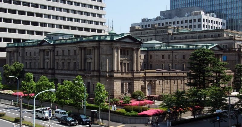Iene despenca para mínima de 40 anos: O colapso da moeda japonesa e o impacto no mercado cripto