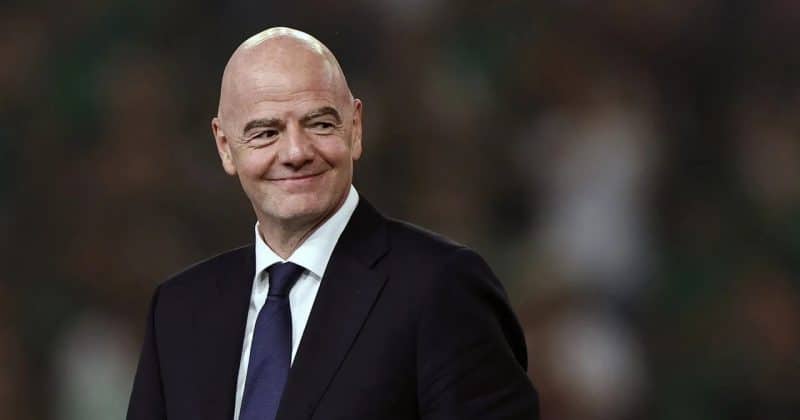 Infantino e tensões geopolíticas: FIFA reage à exclusão de árbitro somali após negativa de visto nos EUA