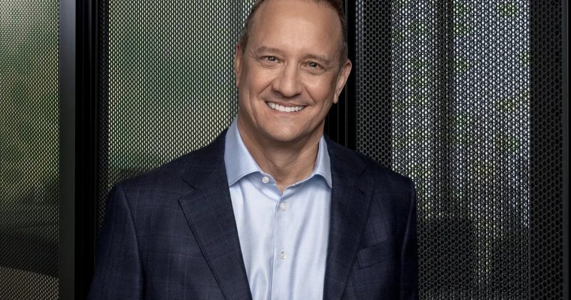 Instabilidade na Adobe: Saída de CFO gera apreensão entre investidores