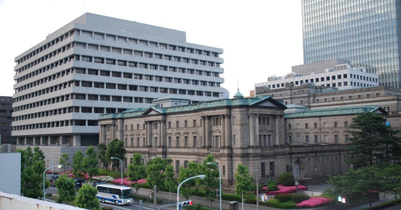 Intervenção EUA-Japão no Iene Sinaliza Queda da Dominação do Dólar e Impulsiona Demanda por Ouro