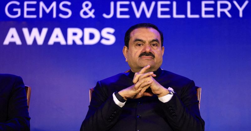 Juiz dos EUA Arquiva Caso Criminal Contra Bilionário Indiano Gautam Adani: Prioridades de Combate à Corrupção em Mudança?