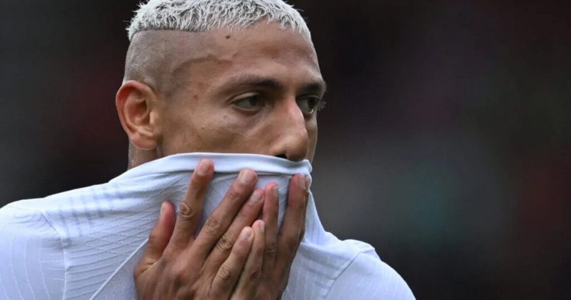Juventus e Tottenham travam negociações por Richarlison, mas impasse financeiro ameaça transferência