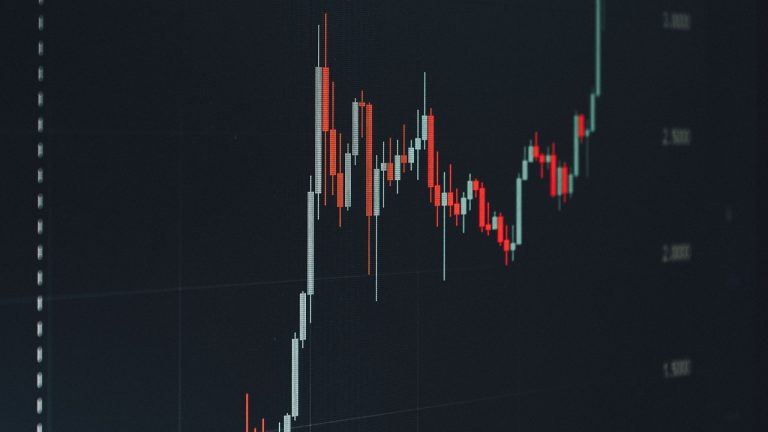 Liquidação em Massa: US$ 150 Milhões em Shorts de Cripto são Destruídos enquanto Bitcoin Rumo aos US$ 66K