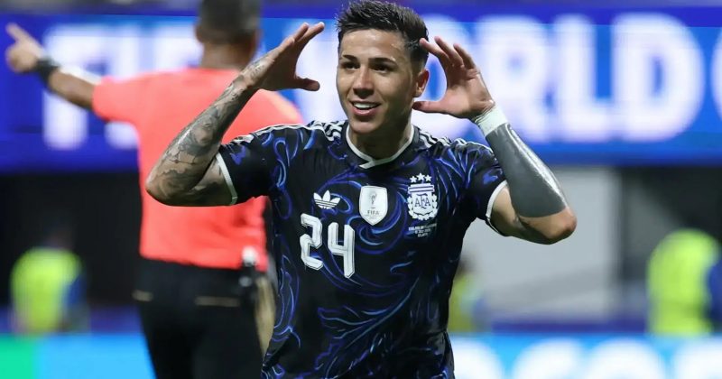 Manchester City em negociações para contratar Enzo Fernandez enquanto conversam com Rodri