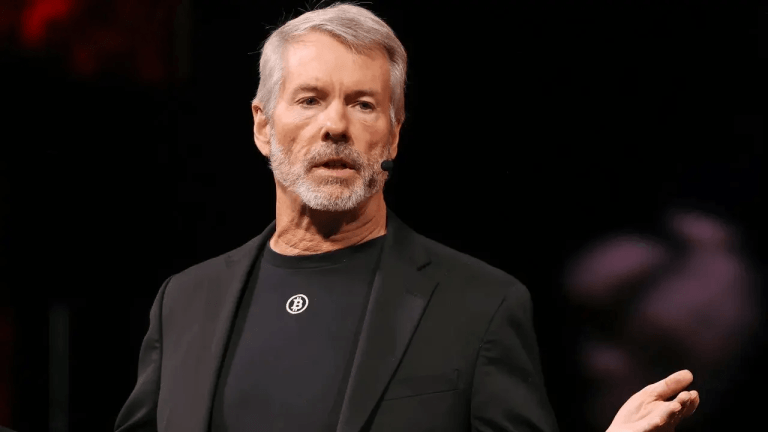 Michael Saylor recua sobre política de 'nunca vender' Bitcoin e gera incerteza no mercado