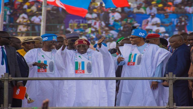 Mudança de Jogo na Nigéria: Presidente Tinubu Assina Ordem Executiva para Regular Criptomoedas