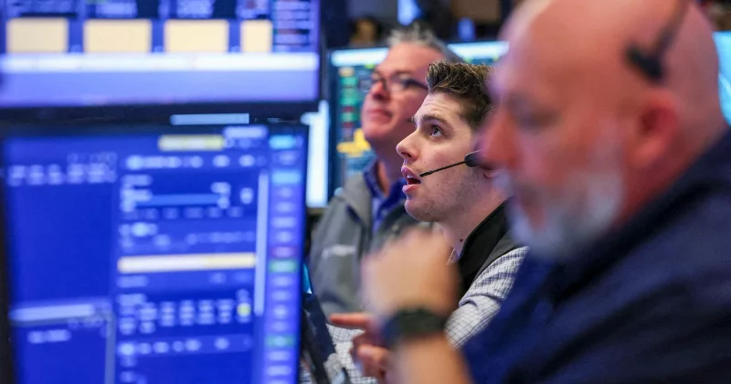 NASDAQ Afunda 4% com Queda de Ações de IA Medo de Aumento de Taxas