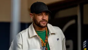 Neymar entra no “clube” de Satoshi: camiseta de R$ 2,4 mil com nome do criador do Bitcoin — e os NFTs despencam