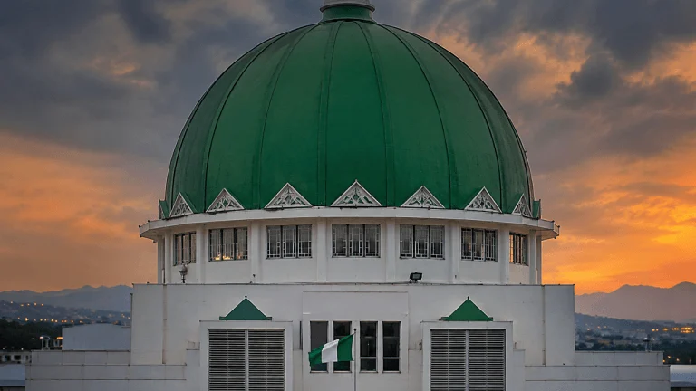 Nigéria dá passo decisivo: Senado aprova regulamentação de criptoativos e envia projeto para comissão