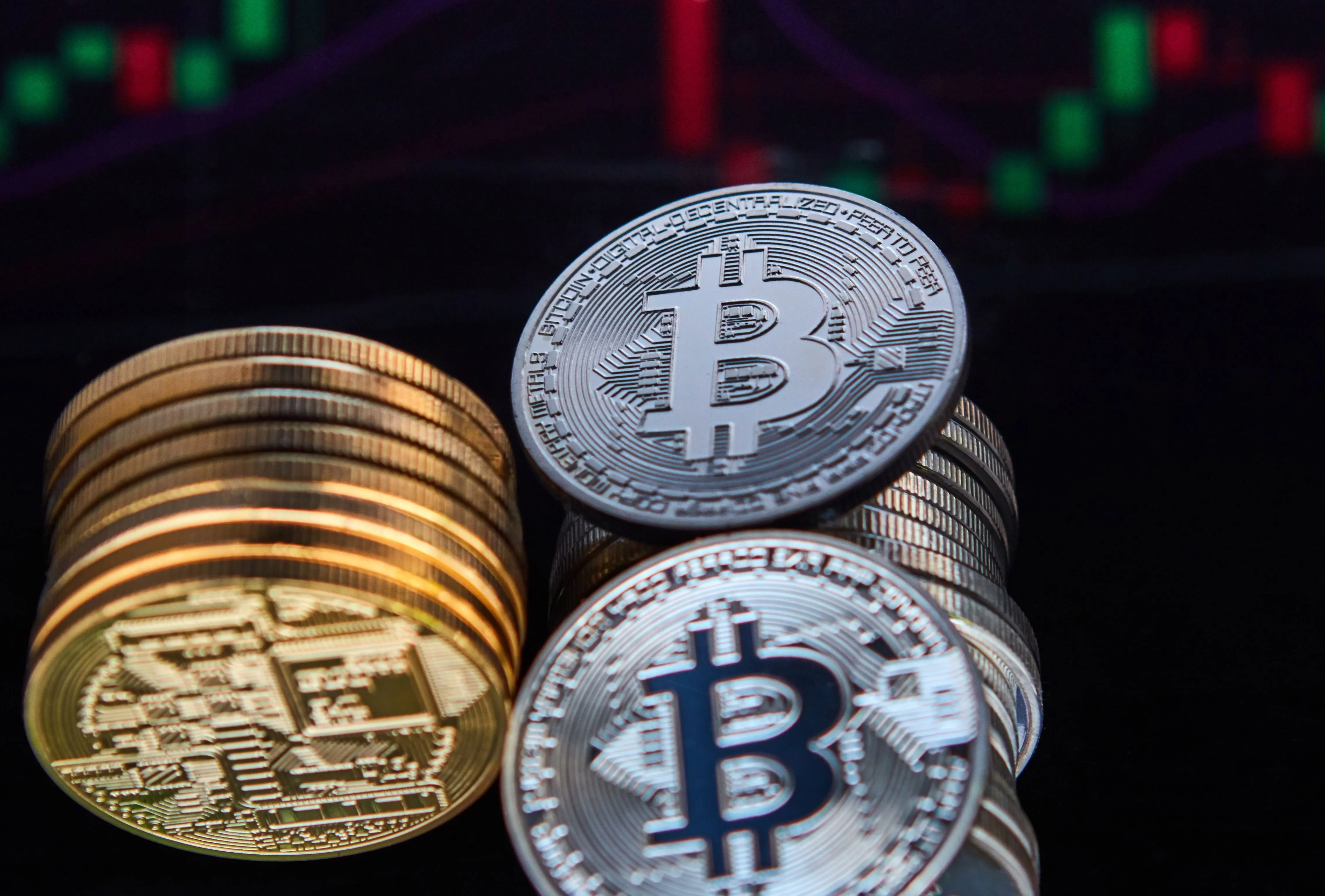 Obituários de Bitcoin Continuam, CZ Não Acredita e Lança Alerta de 'Não Pânico'