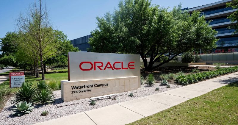 Oracle Plummets to 52-Week Low Following S&P Credit Rating Downgrade