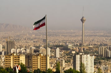 Tensão no Estreito de Ormuz: Polymarket prevê baixa probabilidade de interrupção de tráfego após banimento do IRGC pelo Reino Unido