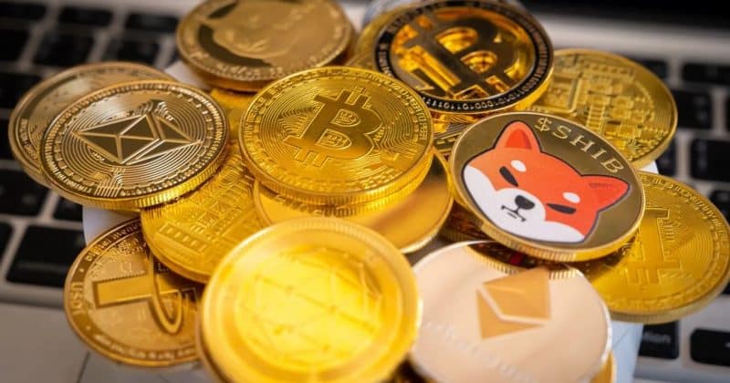 Pressão de venda de altcoins atinge mínima histórica: O fim da distribuição ou uma armadilha de liquidez?